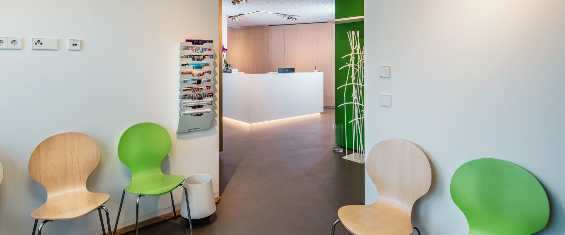 Blick hinter den Empfangstresen der Hausarztpraxis Käfertal Blick hinter den Empfangstresen einer hausärztlichen Praxis